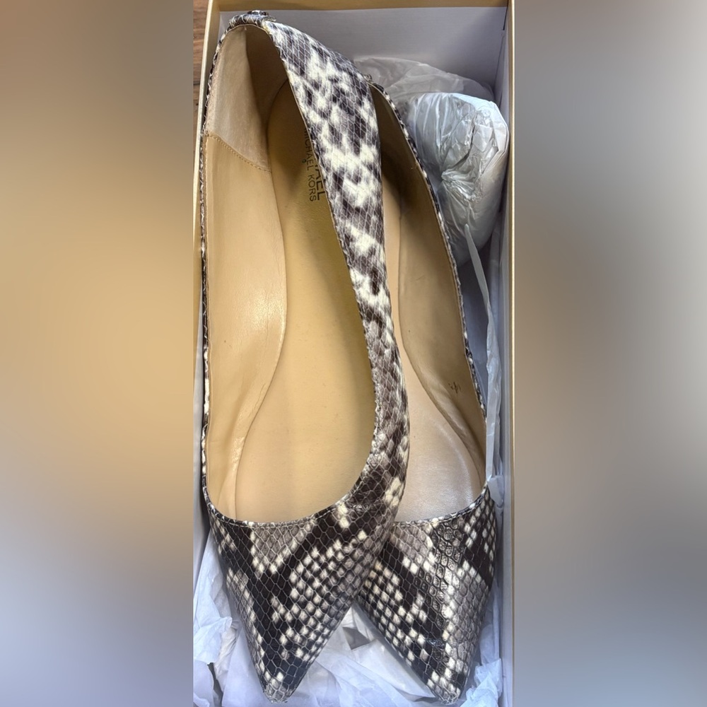 Michael Kors Women’s NWOTS Snakeskin Pattern Flats!!  Size 9M